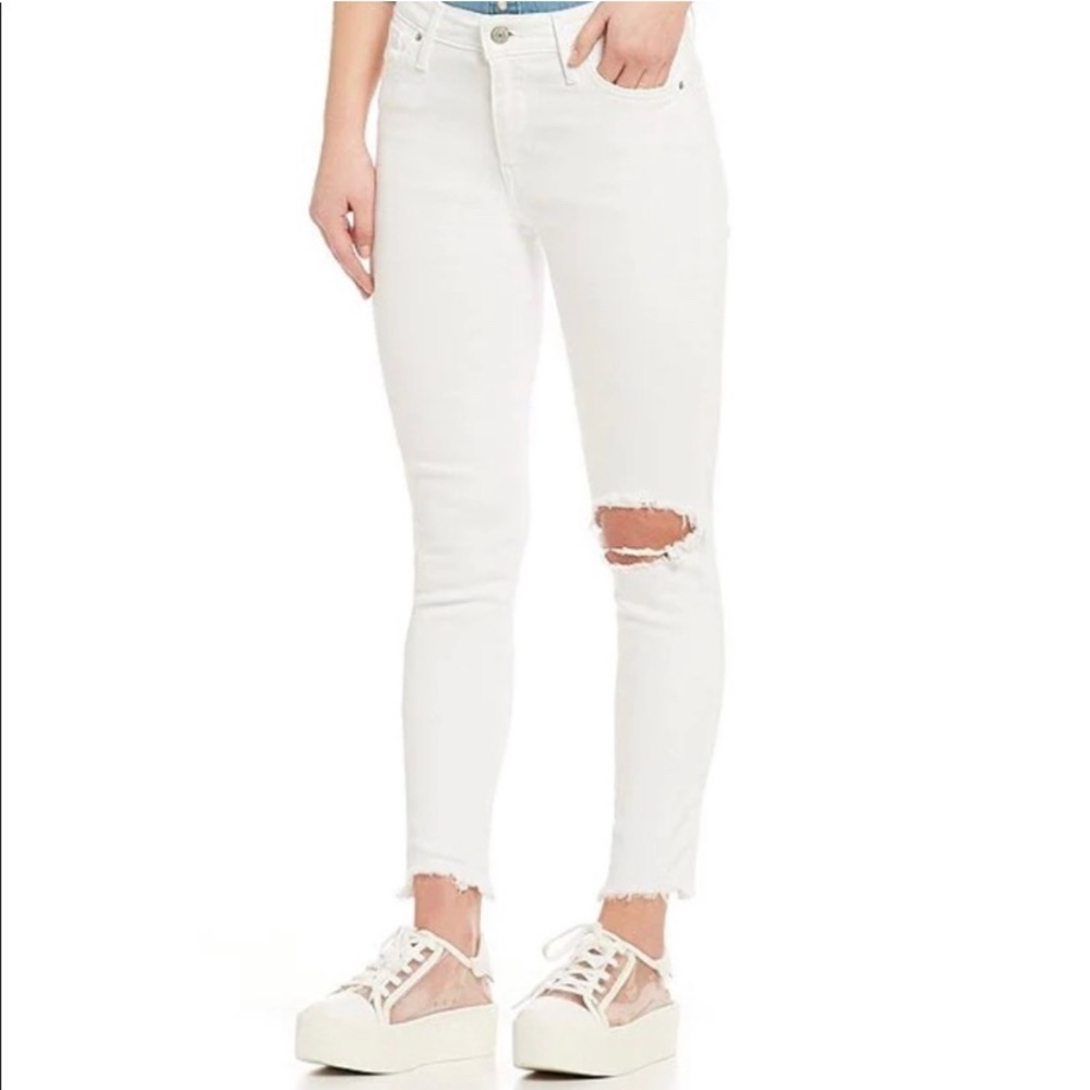 Levi 711 Skinny Jeans.